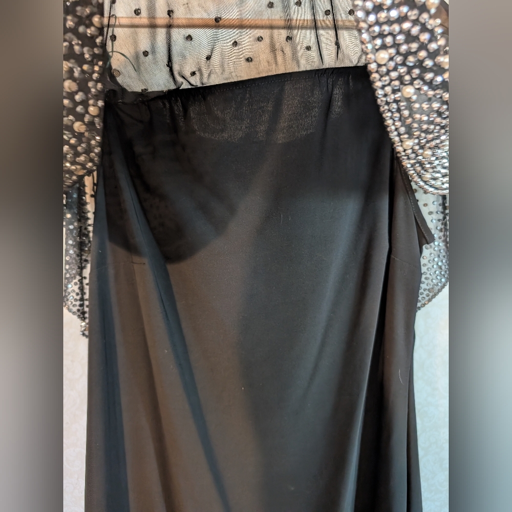Roz & Ali Little Black Dress With Sheer Beaded Cape Neck Sleeve Detail Sz.Large - Picture 10 of 16